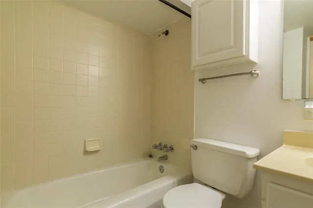 $1,295 | 1700 Southwest 16th Court, Unit J4, Gainesville, FL 32608