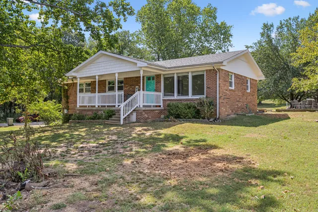 $1,850 | 1003 Hickory Street, Lawrenceburg, TN 38464