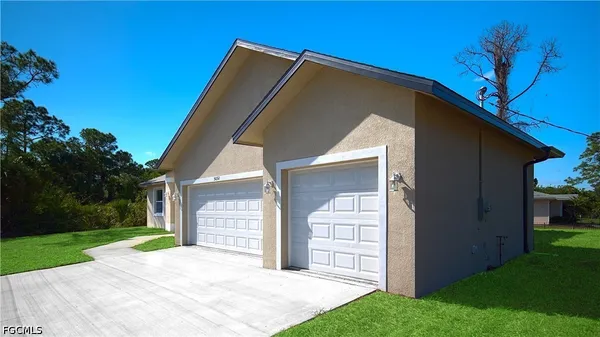 $3,400 | 3047 Beechwood Circle Northwest, LaBelle, FL 33935