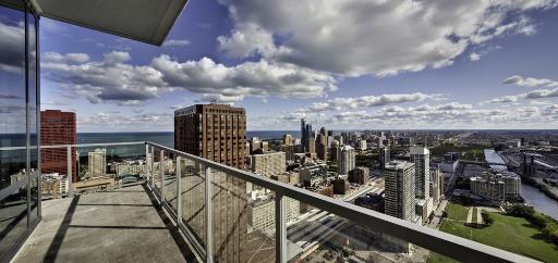 235 West Van Buren Street, Unit 4504 Chicago, IL 60607 - Photo 8 of 11