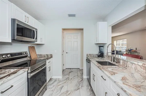 $2,600 | 3876 Island Way, St. Petersburg, FL 33705