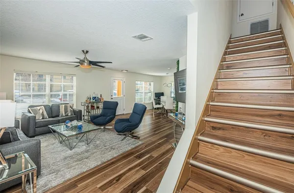 $2,600 | 3876 Island Way, St. Petersburg, FL 33705