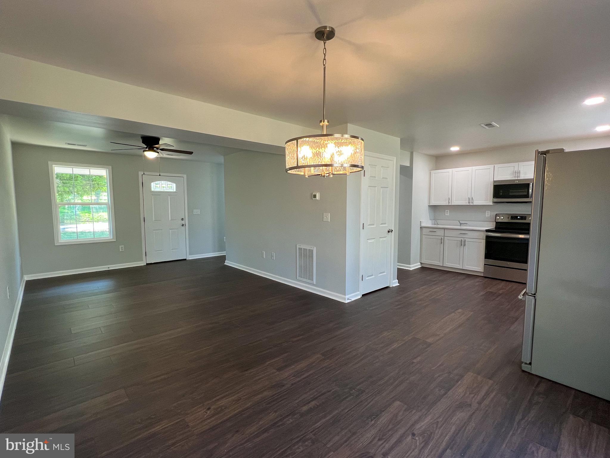 424 Wayland Road Culpeper, VA 22701 - Photo 15 of 56 Main living area