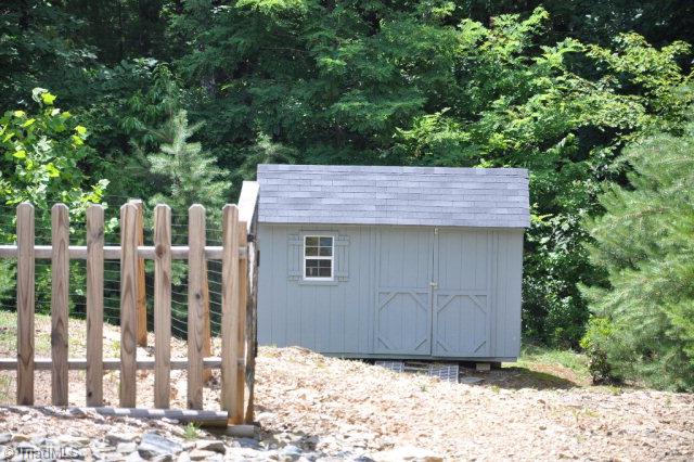 2124 Buck Mountain Road Purlear, NC 28665 - Photo 18 of 22