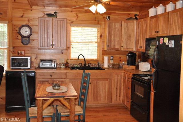 2124 Buck Mountain Road Purlear, NC 28665 - Photo 4 of 22
