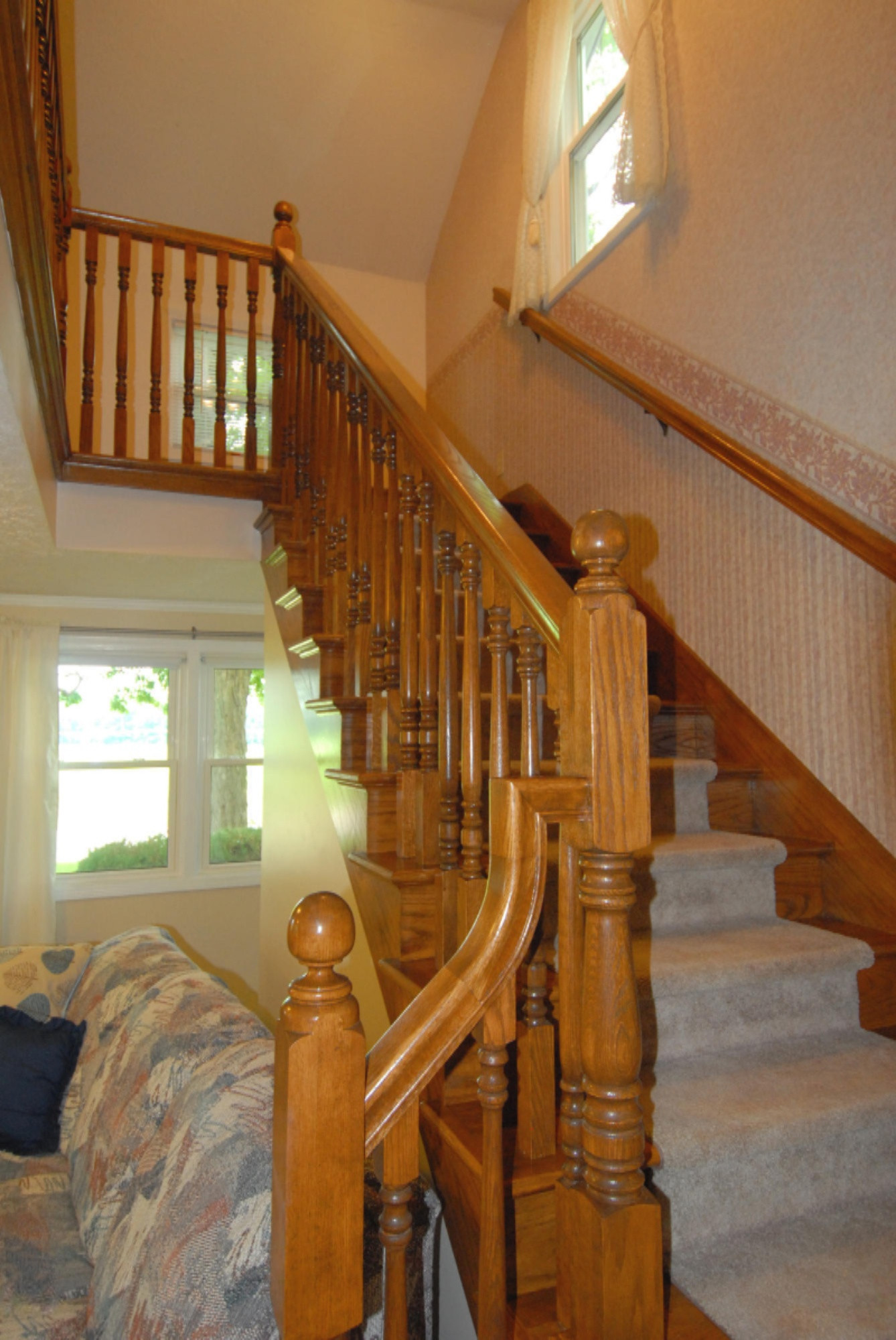 17156 Michigan Avenue Three Rivers, MI 49093 - Photo 18 of 47 Oak Staircase