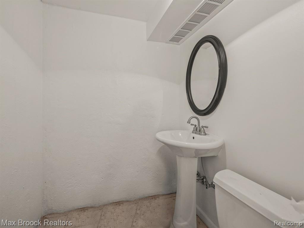 27180 Wellington Road Franklin, MI 48025 - Photo 25 of 29