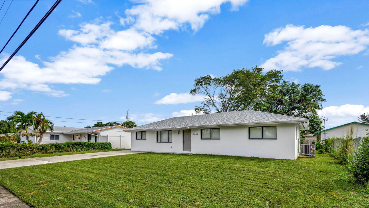 2016 Avenue South Riviera Beach, FL 33404 - Photo 5 of 17 a view of a house with a yard