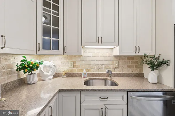 $2,950 | 4977 Battery Lane, Unit 1610, Bethesda, MD 20814