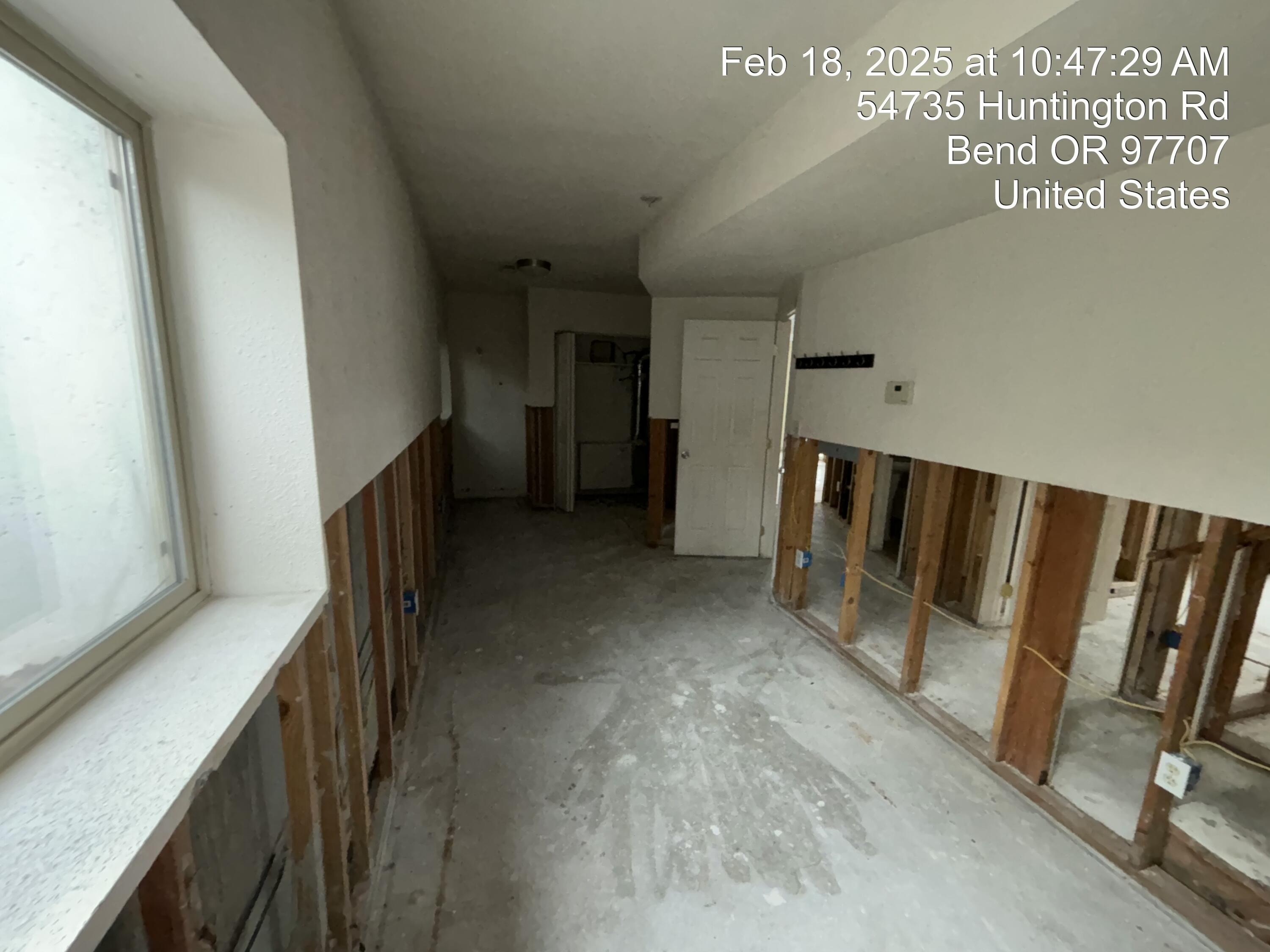 17364 Beaver Place Bend, OR 97707 - Photo 31 of 44 Lower level hall