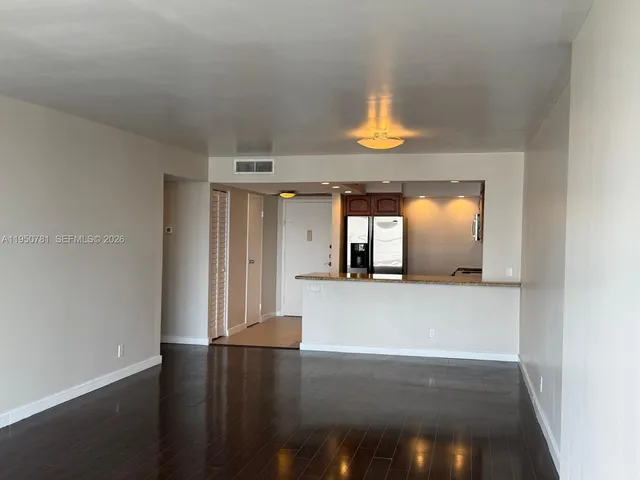 $1,790 | 1000 Parkview Drive, Unit 926, Hallandale Beach, FL 33009