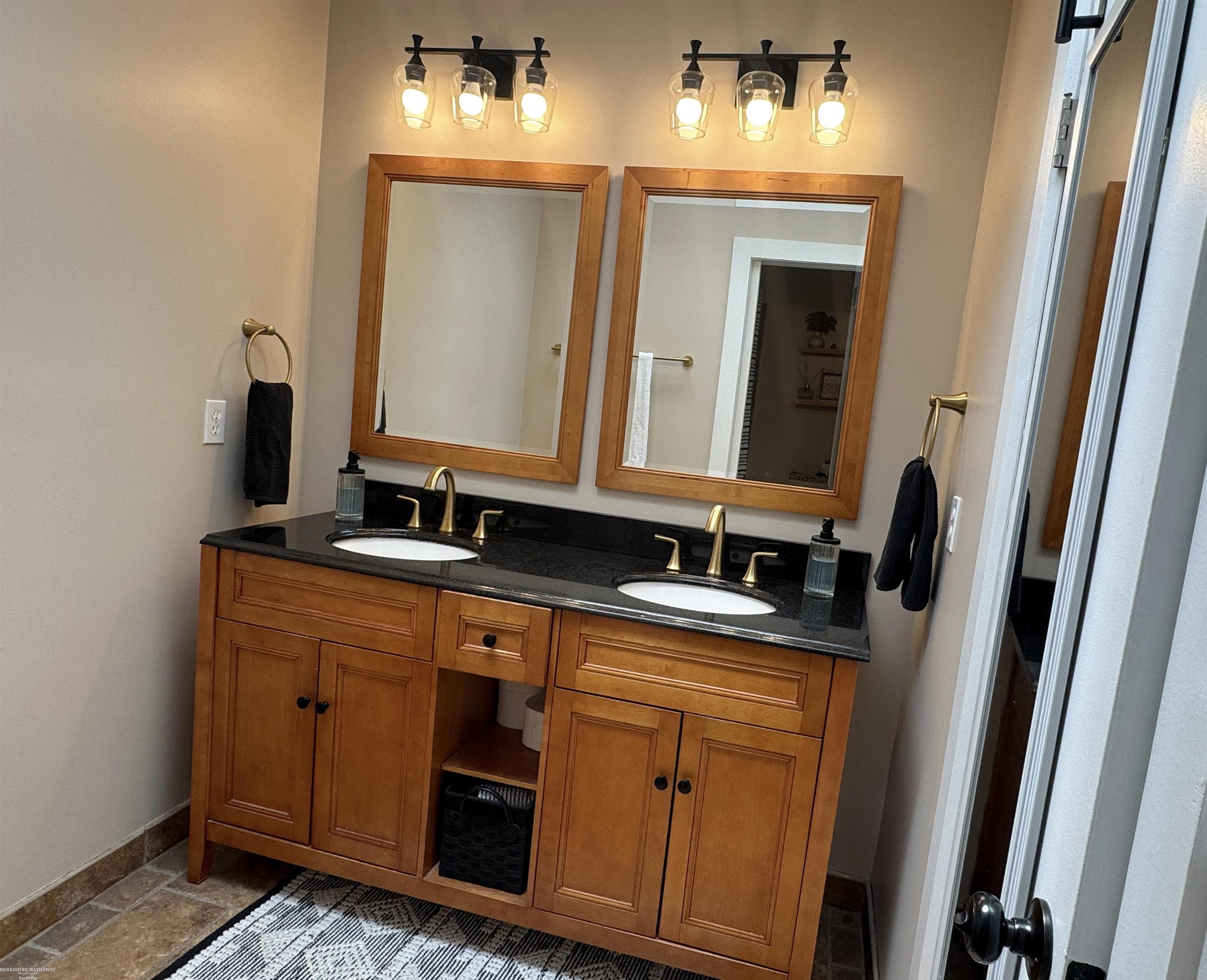 3821 Dunning Road Rochester, MI 48309 - Photo 16 of 27 50213133-8d66adfc-d362-4ced-a1a6-ee81a5fe4880.JPG