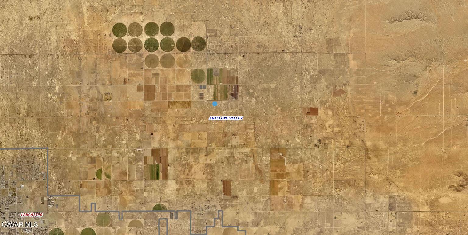 F8 Avenue Lancaster Ca Lancaster, CA 93535 - Photo 5 of 9 a bathroom with a shower