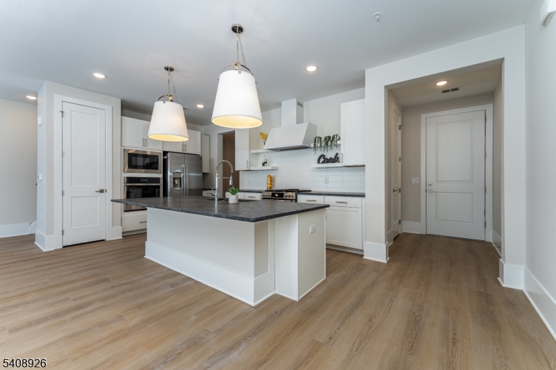 175 Jasmine Drive Warren, NJ 07059 - Photo 4 of 20