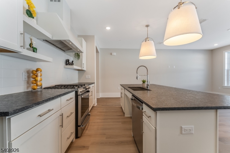 175 Jasmine Drive Warren, NJ 07059 - Photo 9 of 20