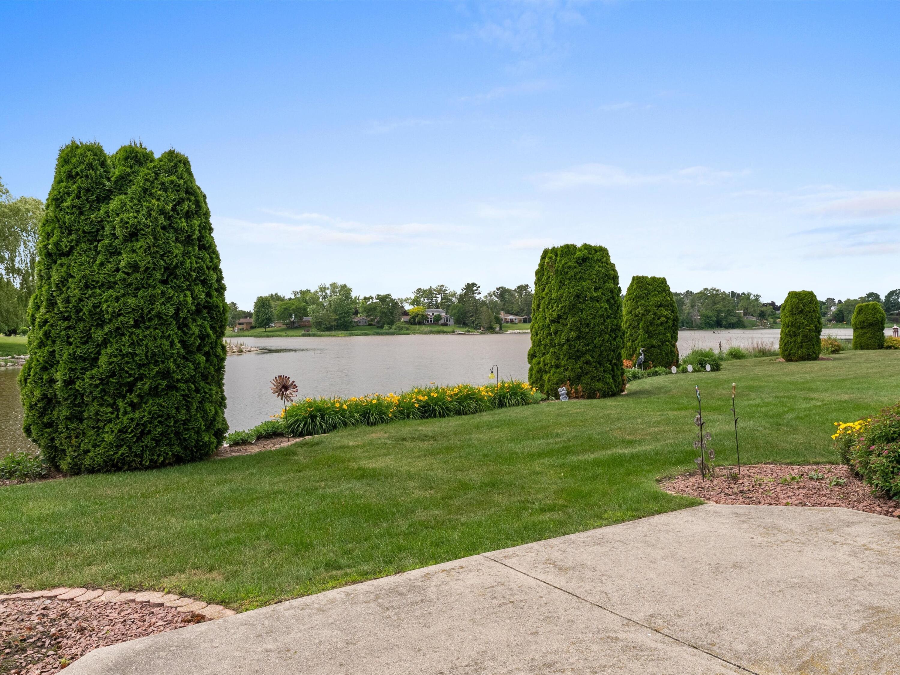 1505 Blue Heron Drive Two Rivers, WI 54241 - Photo 14 of 50 16-16_exterior_001