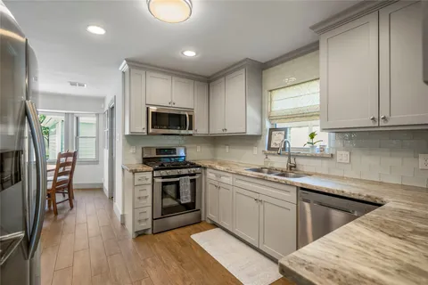 $535,000 | 1911 Stebbins Drive, Houston, TX 77043