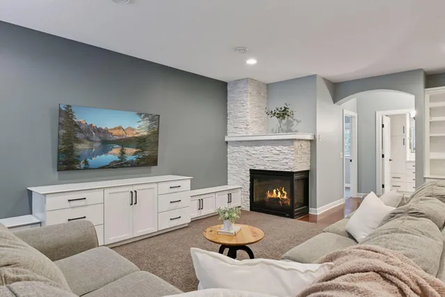 $885,000 | 1646 Isabella Parkway, Chaska, MN 55318