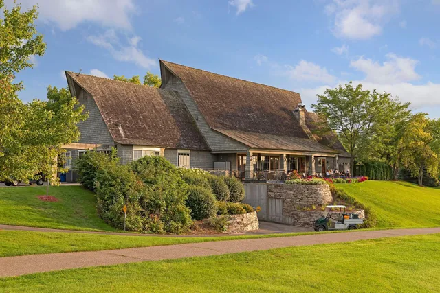 $885,000 | 1646 Isabella Parkway, Chaska, MN 55318