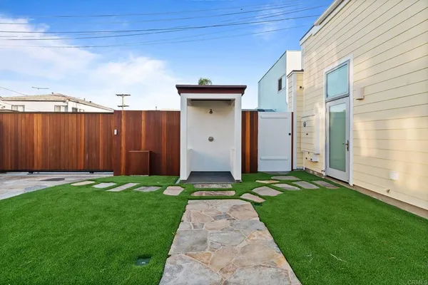 $4,200,000 | 1615 Ocean Front Street, San Diego, CA 92107