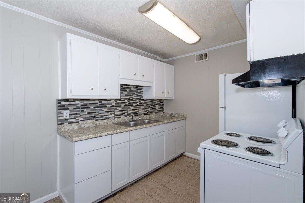 1232 12th Street, Unit B Augusta, GA 30901 - Photo 5 of 27 a kitchen with a stove and a sink