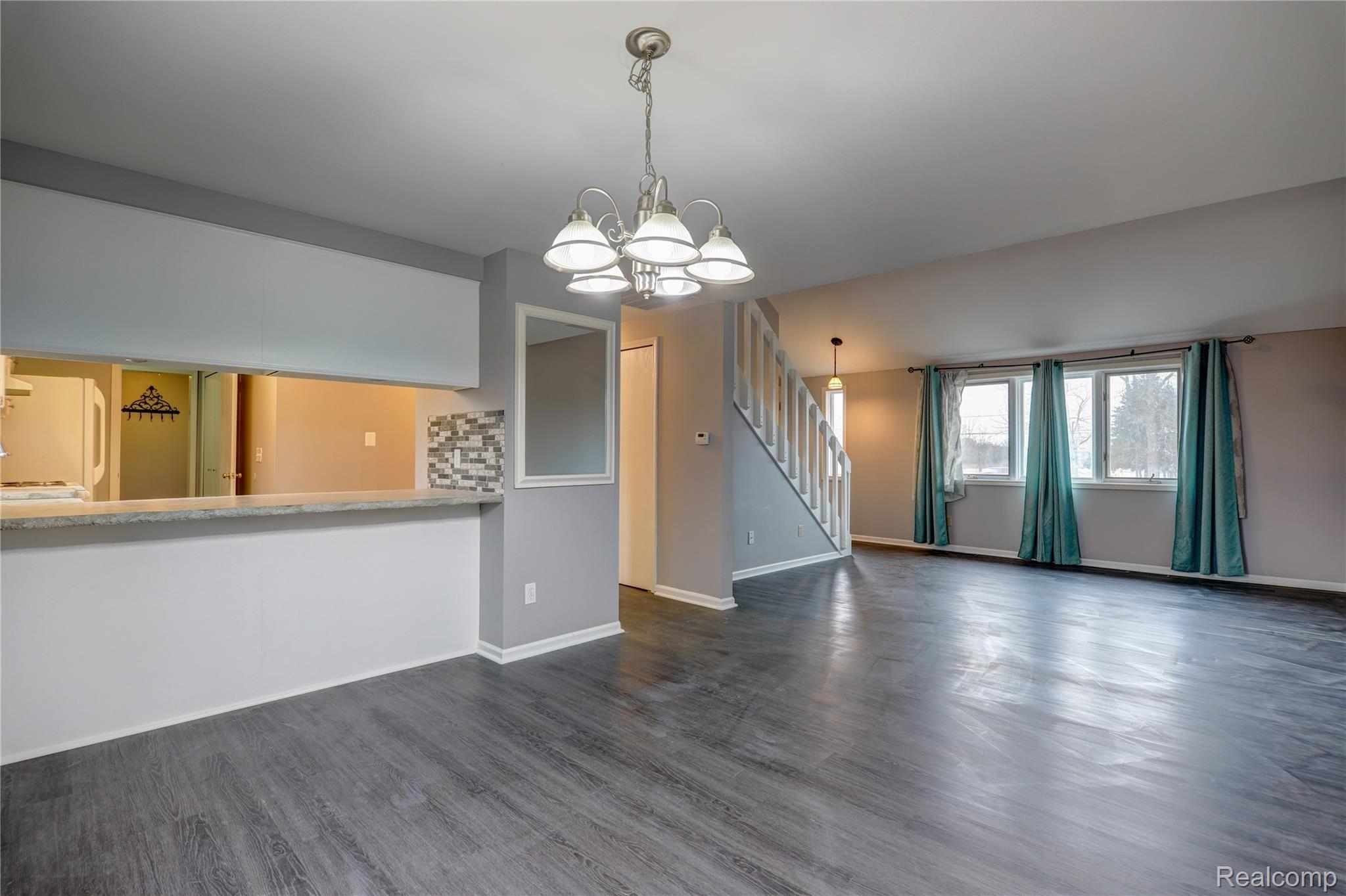 8075 Fenton Road Grand Blanc, MI 48439 - Photo 3 of 19 Interior 2.jpg