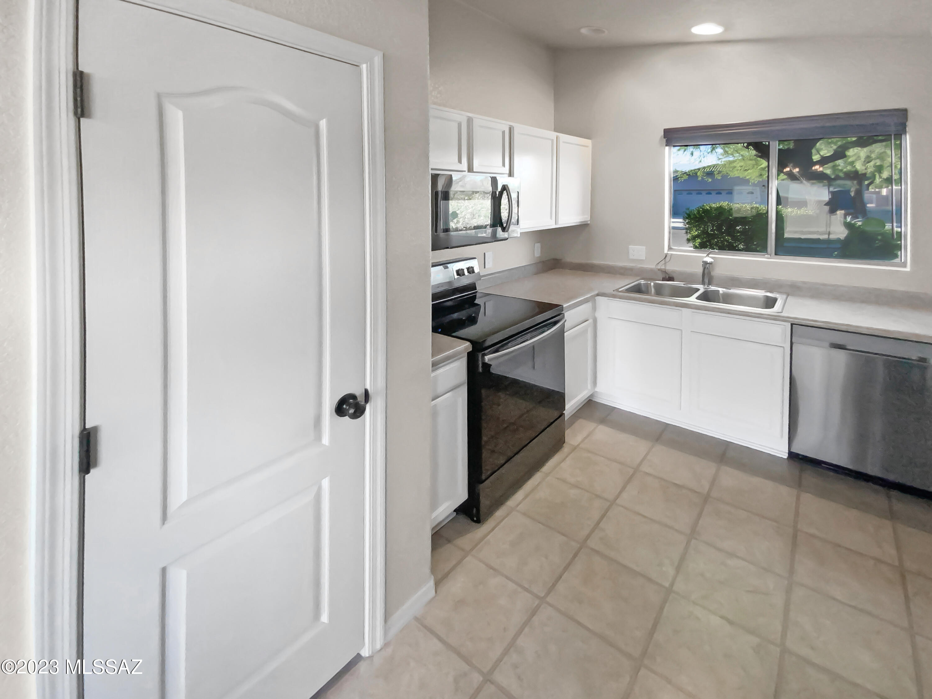 2319 West Rousseau Street Tucson, AZ 85741 - Photo 5 of 18 Gallery Image 5