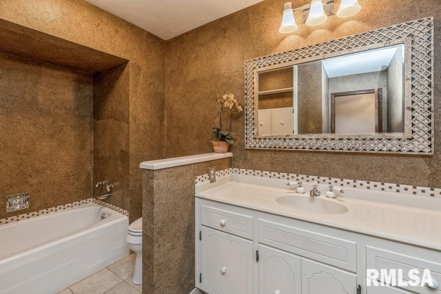 307 Woodlawn Road Long Grove, IA 52756 - Photo 15 of 19 Gallery Image 15