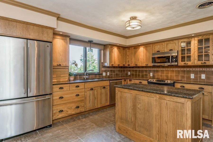 307 Woodlawn Road Long Grove, IA 52756 - Photo 5 of 19 Gallery Image 5
