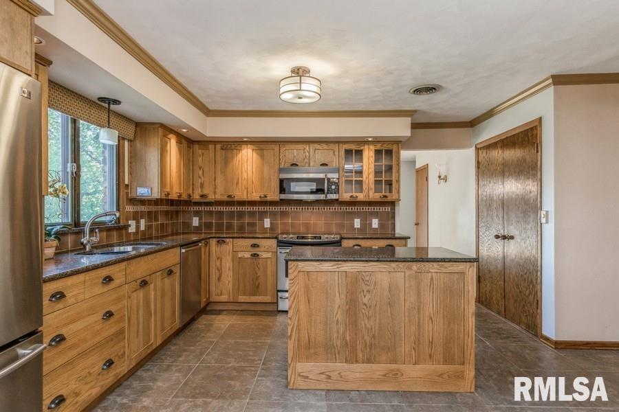 307 Woodlawn Road Long Grove, IA 52756 - Photo 6 of 19 Gallery Image 6