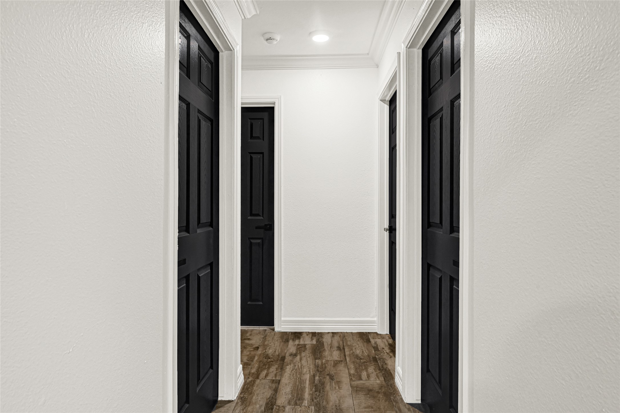 4102 Townes Forest Road Friendswood, TX 77546 - Photo 18 of 50 Bright hallway with clean finishes and easy access to multiple rooms.