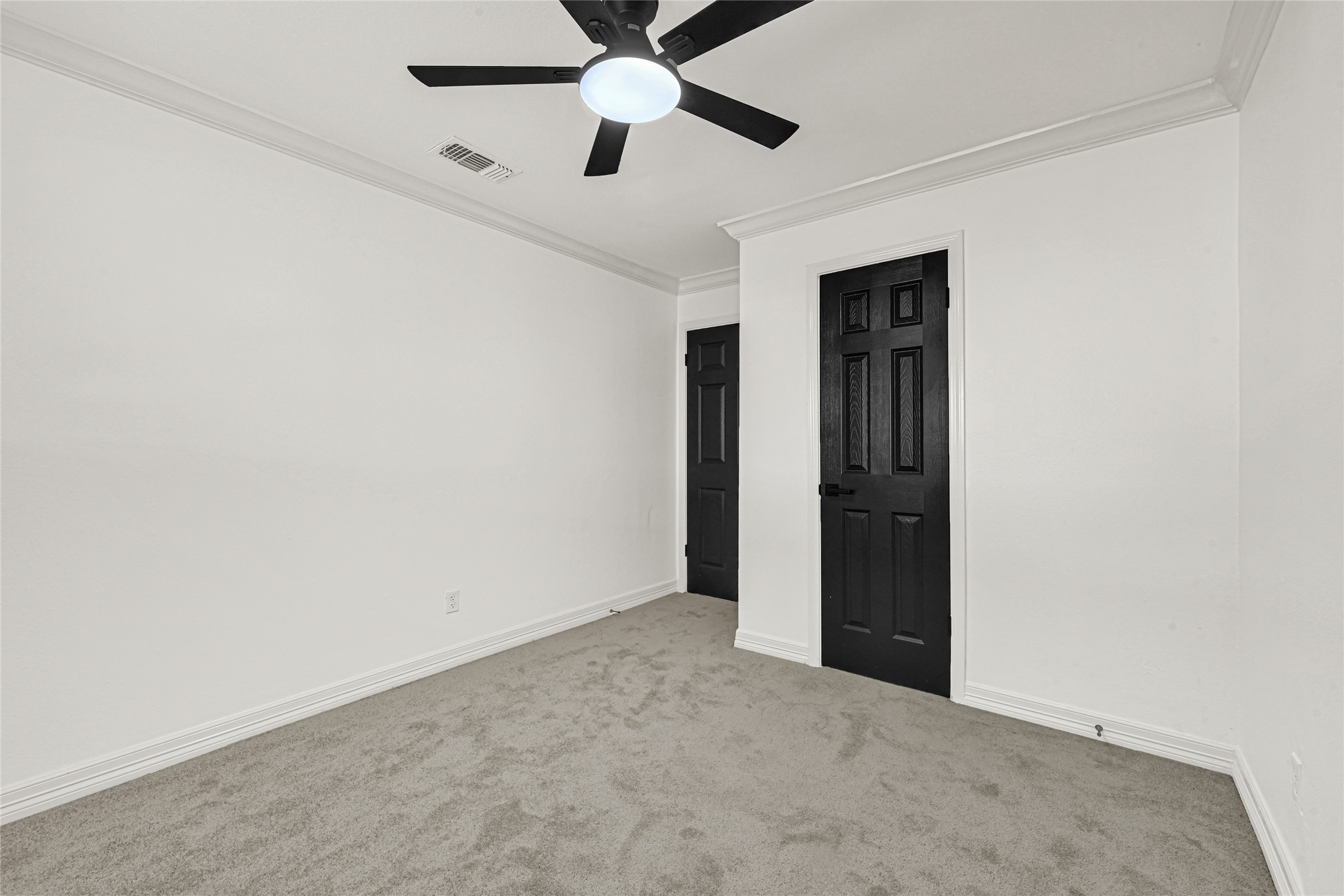 4102 Townes Forest Road Friendswood, TX 77546 - Photo 21 of 50 Generous bedroom space offering flexibility for various furniture arrangements.
