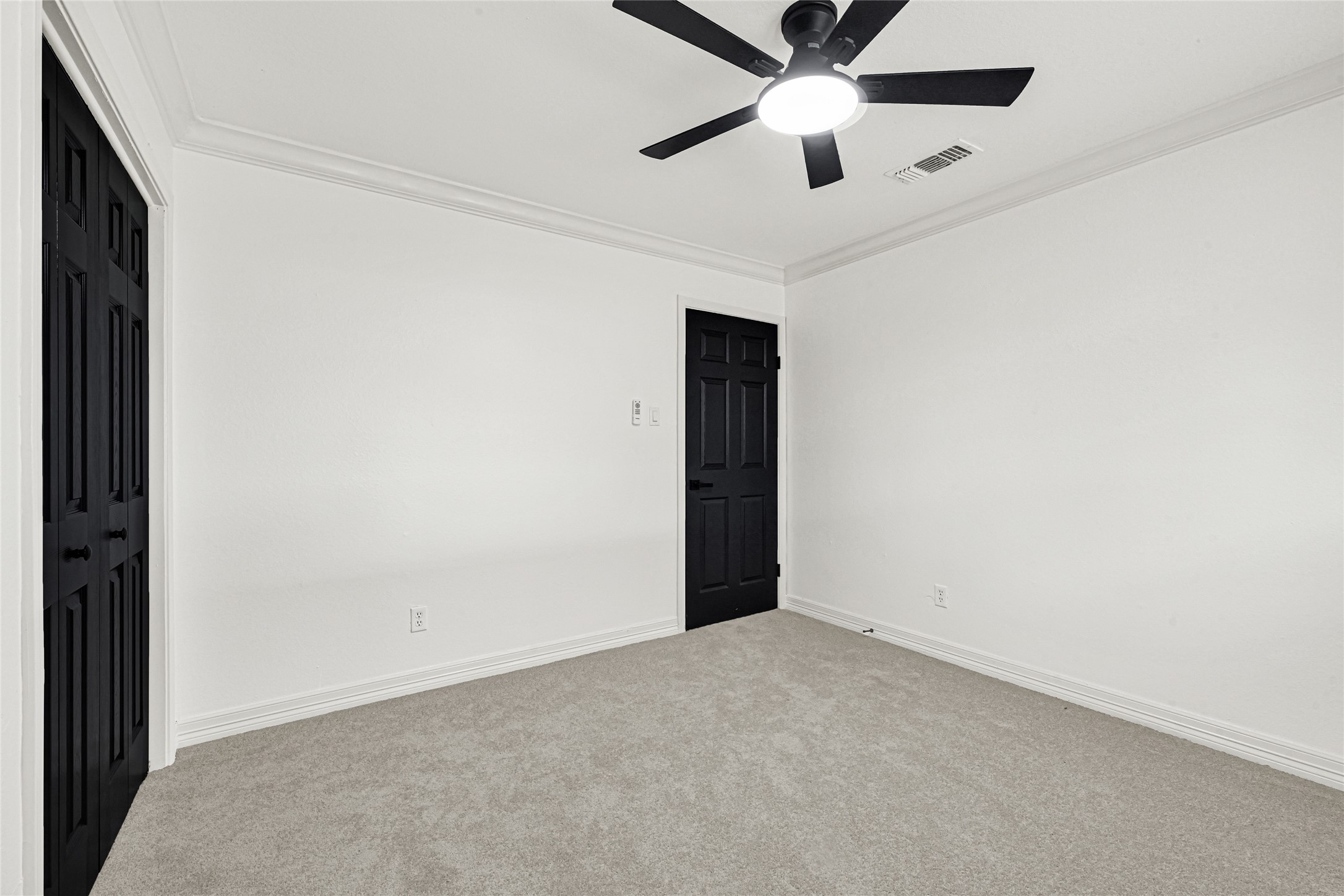 4102 Townes Forest Road Friendswood, TX 77546 - Photo 24 of 50 Bright bedroom with neutral finishes and a comfortable layout.