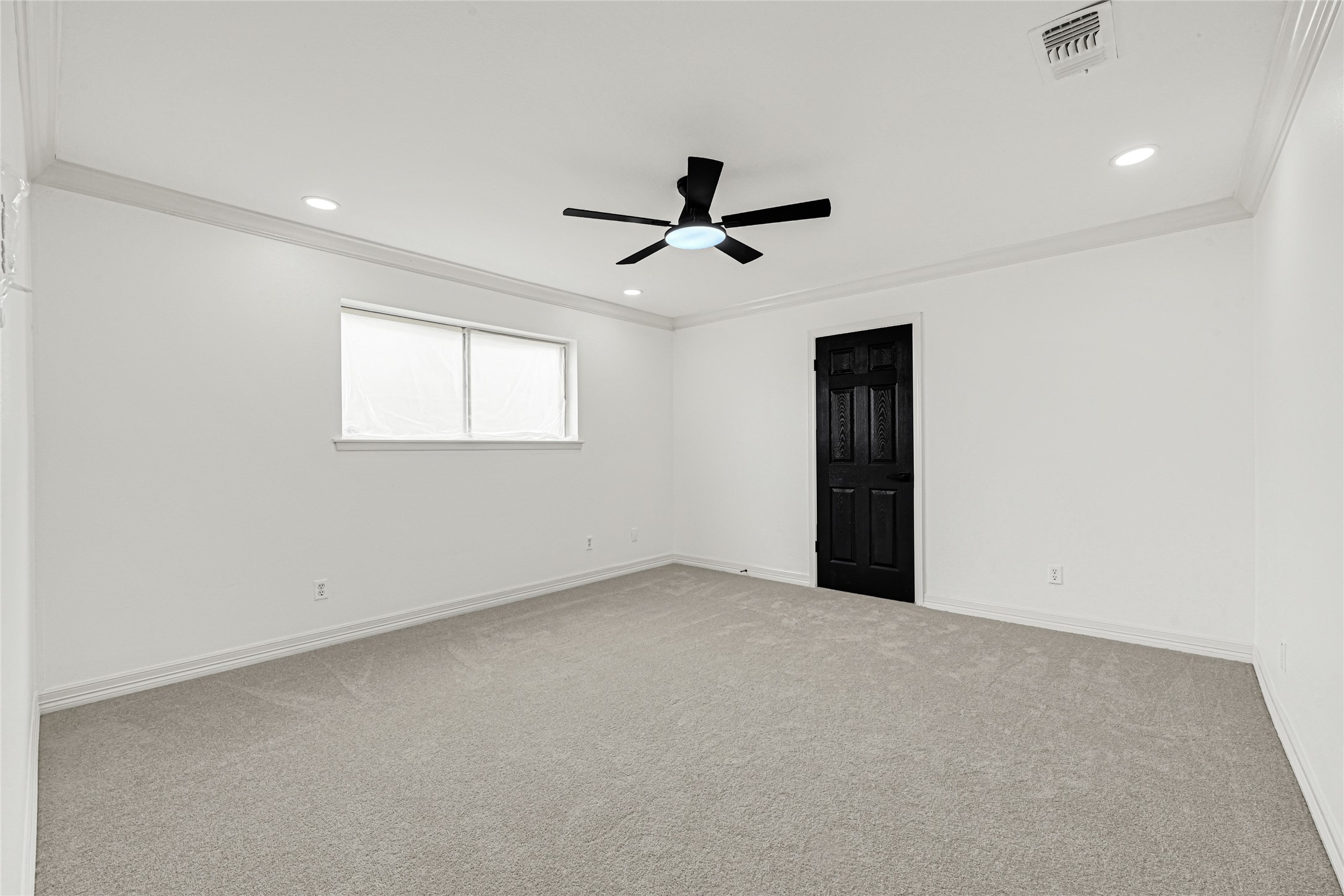 4102 Townes Forest Road Friendswood, TX 77546 - Photo 33 of 50 Bright bedroom with ceiling fan and a comfortable, open layout.