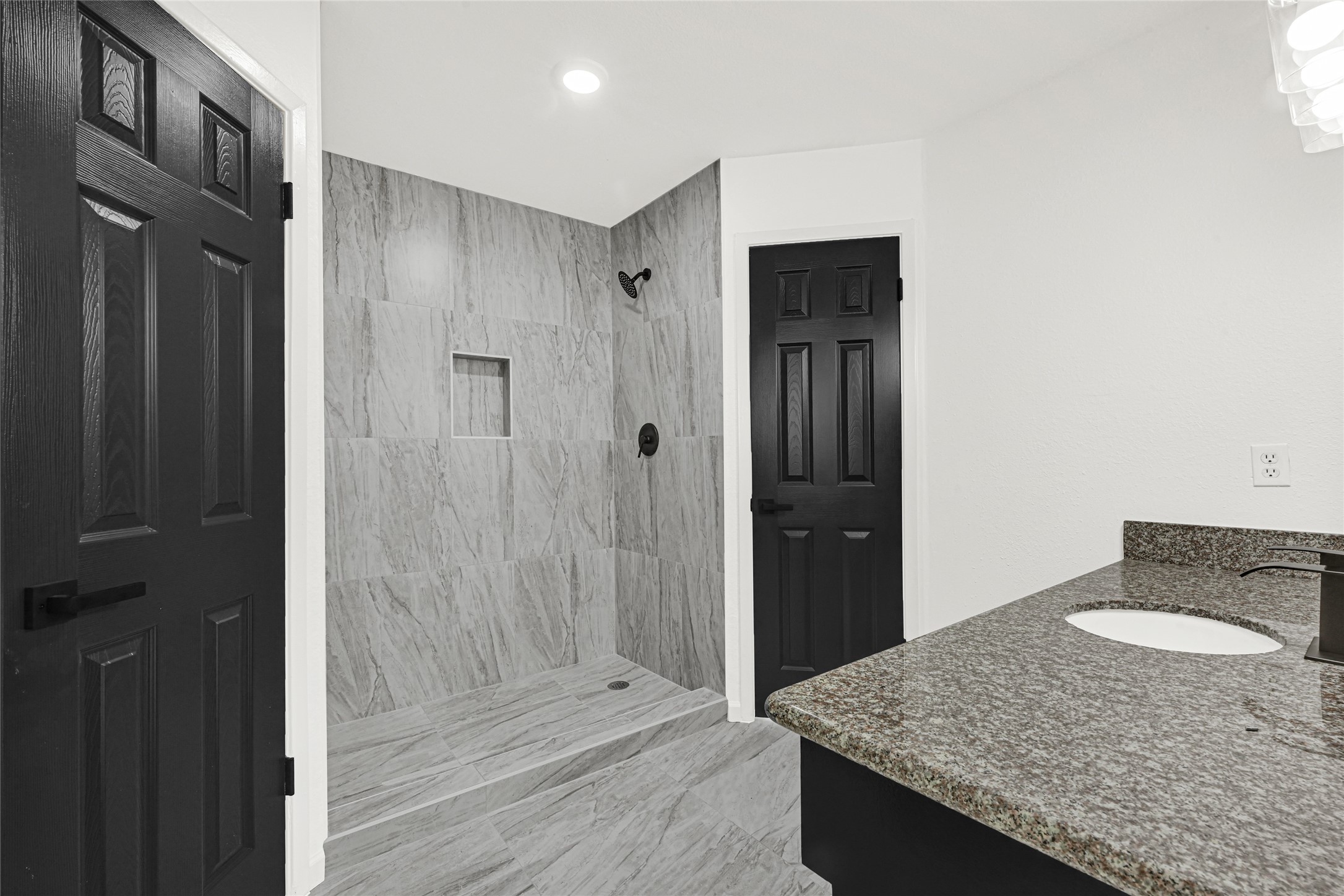 4102 Townes Forest Road Friendswood, TX 77546 - Photo 39 of 50 Spacious bathroom featuring dual sinks, modern finishes, and functional layout.