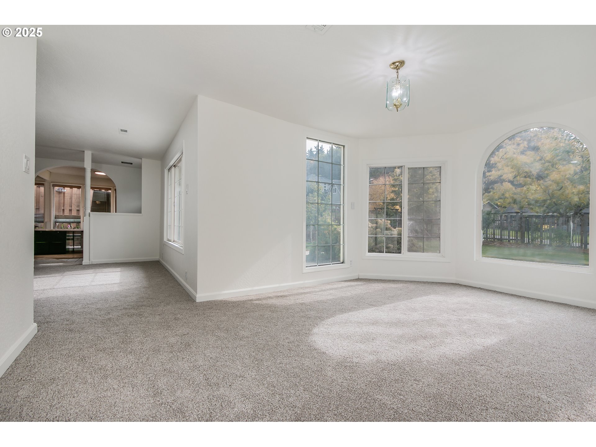 1755 East 43rd Avenue Eugene, OR 97405 - Photo 12 of 34 a view of livingroom with furniture