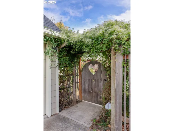 $699,000 | 1755 East 43rd Avenue, Eugene, OR 97405