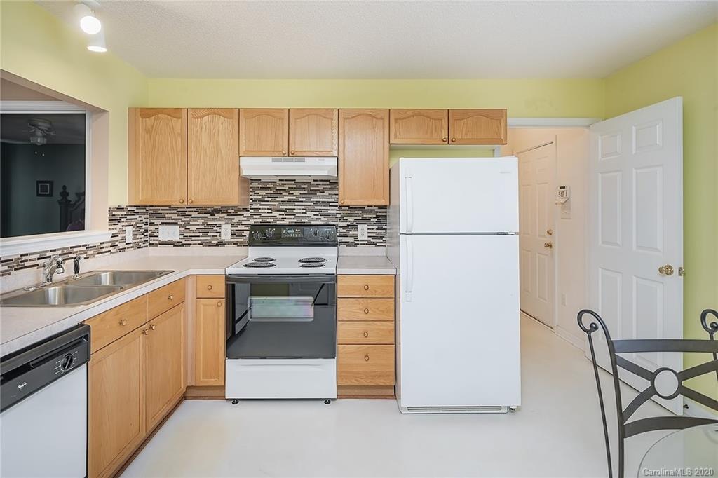 3552 Nevin Brook Road Charlotte, NC 28269 - Photo 9 of 30 Gallery Image 9