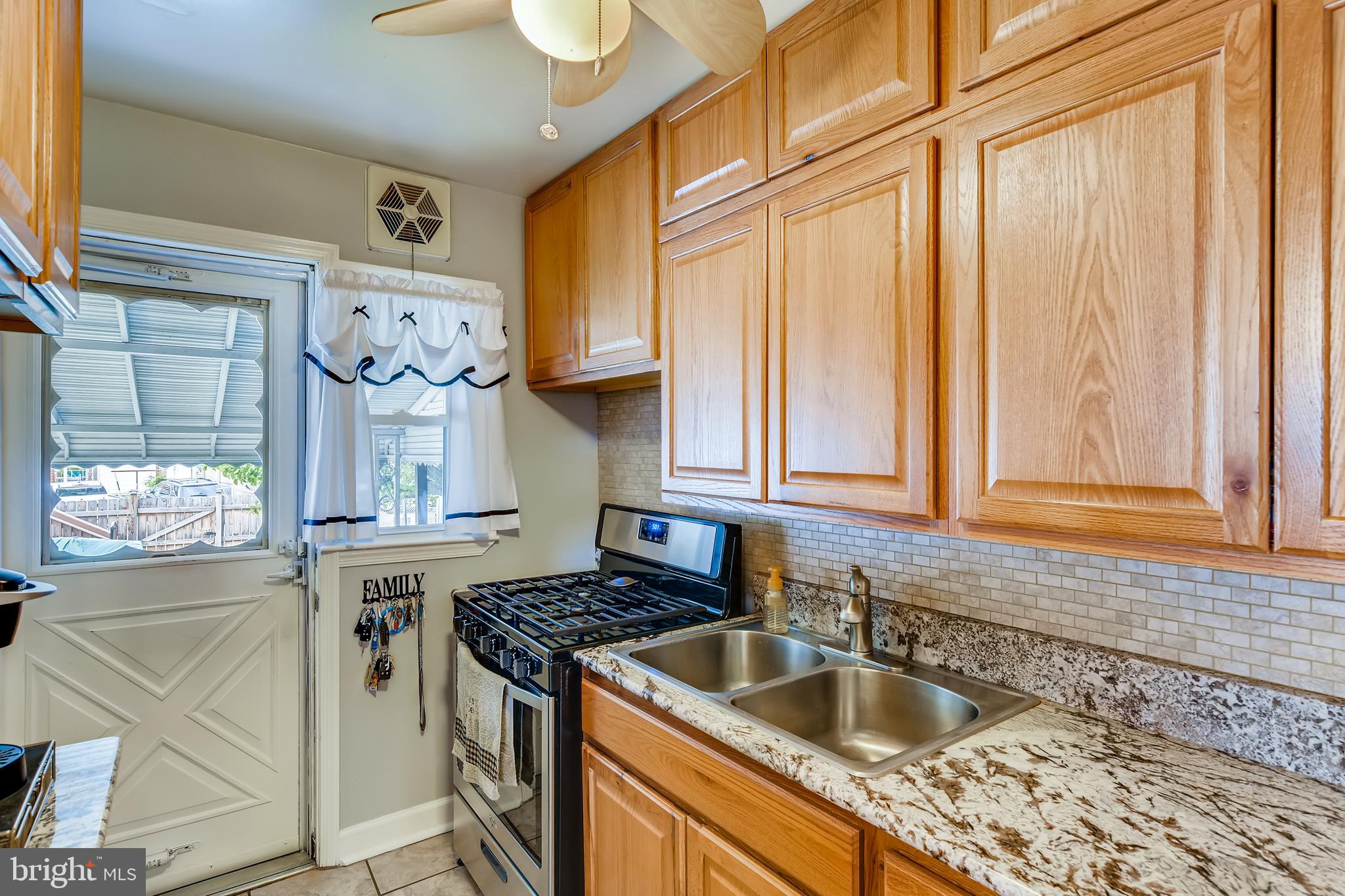 7914 Lynch Road Baltimore, MD 21222 - Photo 8 of 28