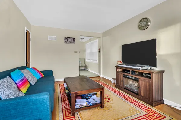 $859,900 | 4956 Louise Street, Skokie, IL 60077