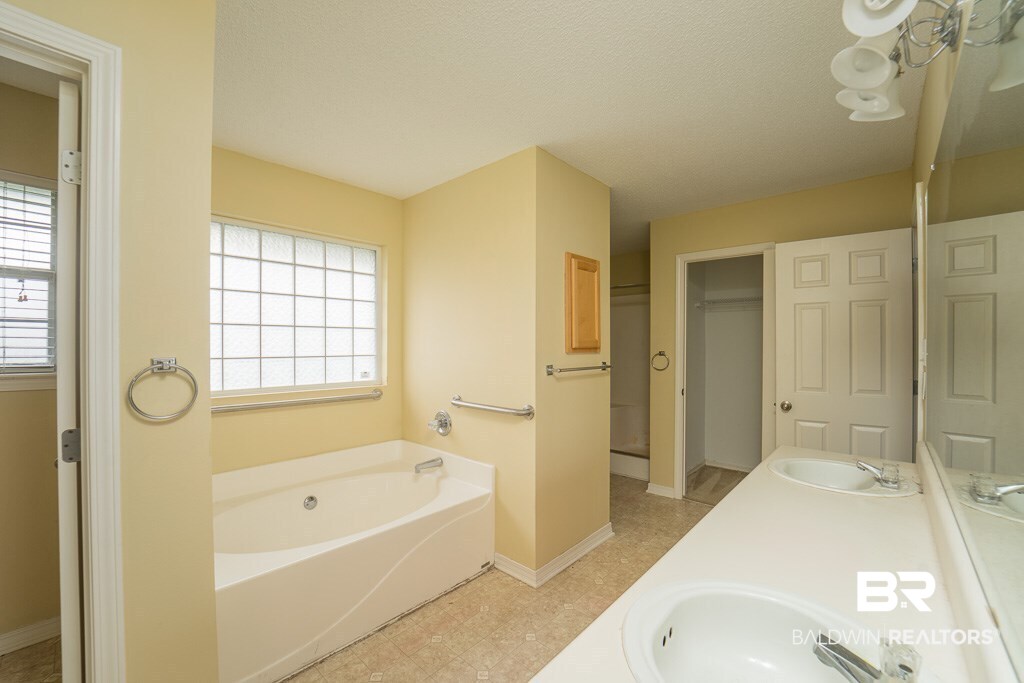 1457 Hunters Ridge Drive West Mobile, AL 36695 - Photo 11 of 23