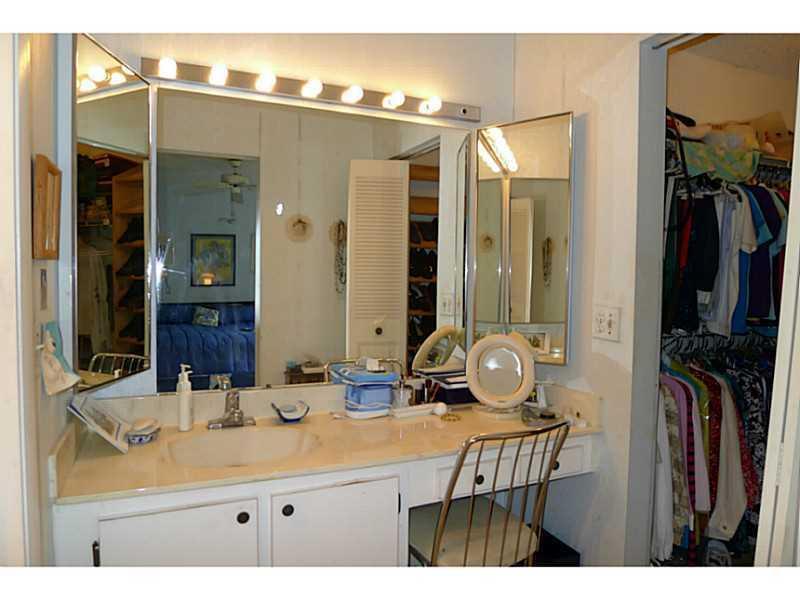 9286 Vista Del Lago, Unit 35H Boca Raton, FL 33428 - Photo 14 of 18 9286MasterBath