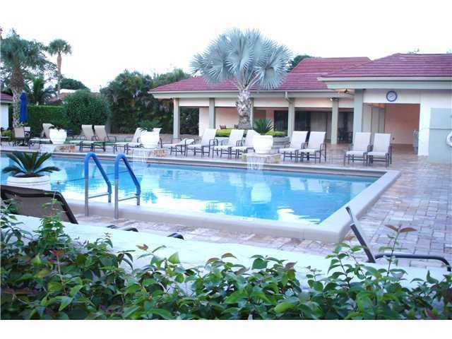9286 Vista Del Lago, Unit 35H Boca Raton, FL 33428 - Photo 18 of 18 Pool