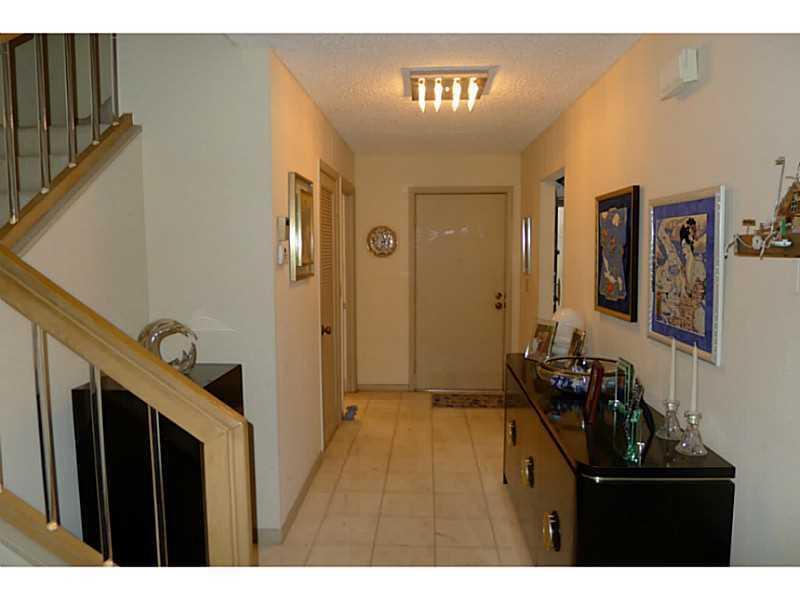 9286 Vista Del Lago, Unit 35H Boca Raton, FL 33428 - Photo 2 of 18 9286Entrance