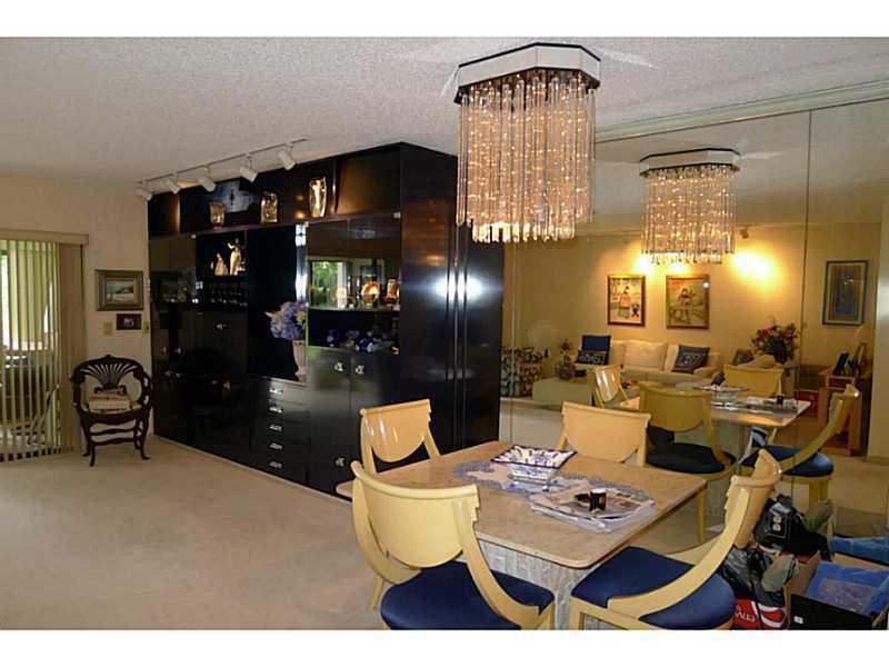 9286 Vista Del Lago, Unit 35H Boca Raton, FL 33428 - Photo 6 of 18 9286Dining2