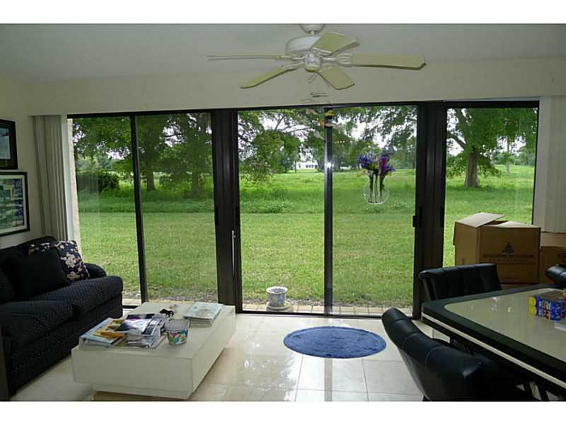 9286 Vista Del Lago, Unit 35H Boca Raton, FL 33428 - Photo 8 of 18 9286FloridaRoom2