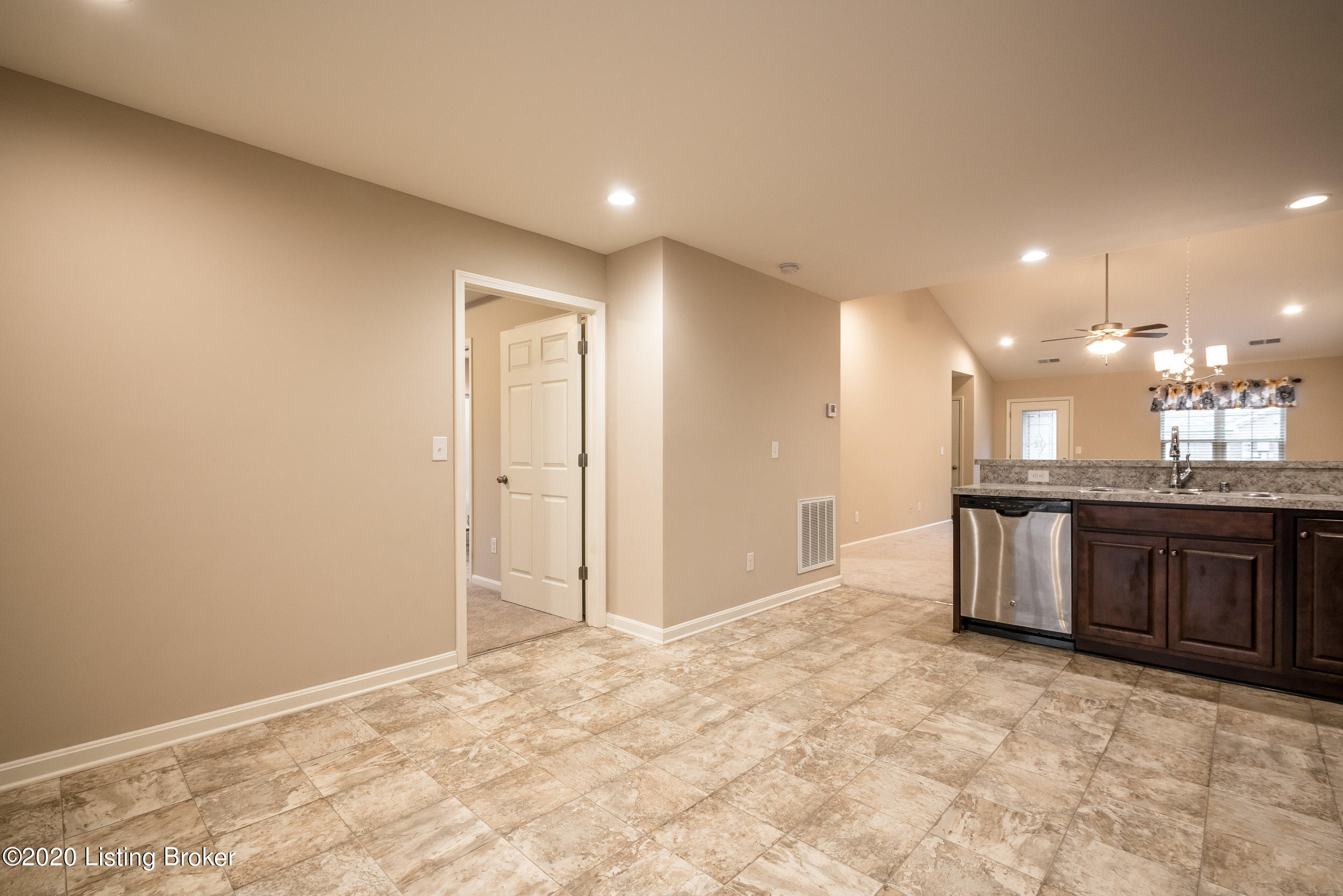 6553 Renate Road Louisville, KY 40291 - Photo 14 of 33 6553 Renate Road-22