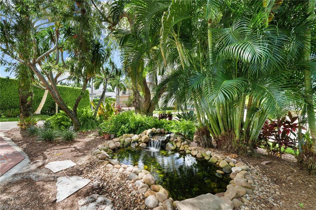 283 Oak Avenue Naples, FL 34108 - Photo 36 of 39 a backyard of a house with lots of green space