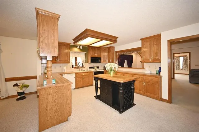 $999,000 | 22745 King Road, Weston, MO 64098