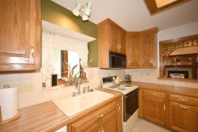 $999,000 | 22745 King Road, Weston, MO 64098